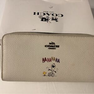 Coach X peanuts snoopy wallet